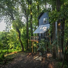 Romantic Treehouse Stay in the Sky