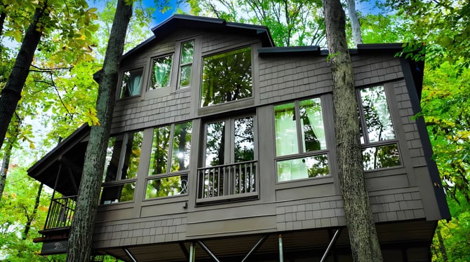 Sleep Among the Treetops at Hummingbirds Hideaway